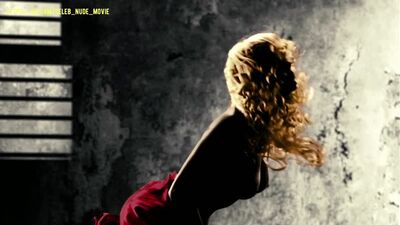 Jaime King nuda - Sin City (2005)