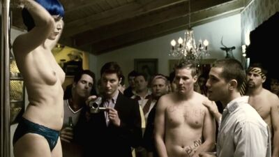 Angela Featherstone desnuda - Beneath the Dark (2010) HD 1080p Ver en línea / Angela Featherstone - En la oscuridad