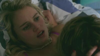 Kate Jenkinson, Jenna Kratzel, etc. Desnudas - Hiding (2015) T1