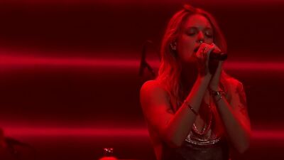 Tove Lo – „Disco Tits“ (live in der „The Tonight Show Starring Jimmy Fallon“)