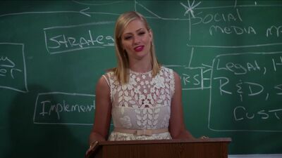 Beth Behr em «Sexy» - 2 Broke Girls, 6.ª temporada, episódio 5 (2016) 1080p HDTV