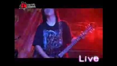 Chiński zespół metalowy „Purgatory” z wokalistką wykonującą growling