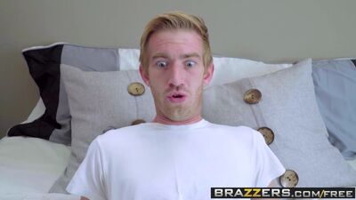 Brazzers — історії справжніх дружин — він каже, що вона трахається зі зіркою екрану