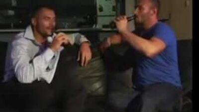 Seducción directa en un canal gay helado