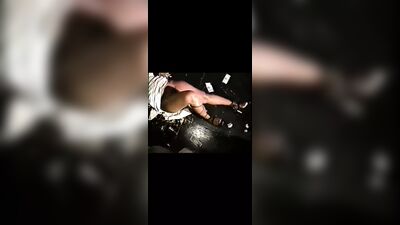 Қара нәсілді еркек стриптизерлер сахнада ауызбен жыныстық әрекетке ұшырады