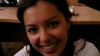 Uma bela rapariga russa faz sexo oral no escritório. Sexo oral