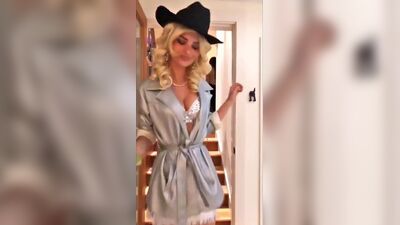 Emily Rtajkowski w seksownym kostiumie jeźdźczyni
