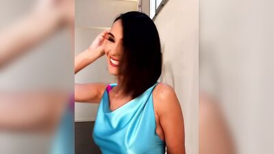Caterina Balivo – Brüste, die unter dem Kleid wippen