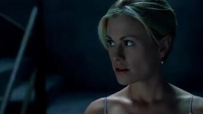 Natasha Alam - True Blood s03e01 (scène de nudité)