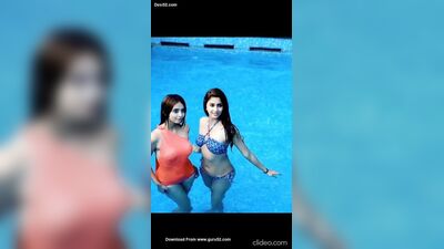 El escote y el estilo más sensacionales de Eshanya Maheshwari