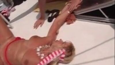 O cruzeiro das MILFs swingers está a ficar fora de controlo
