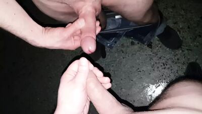 Un polvo rápido e improvisado en un cine para adultos