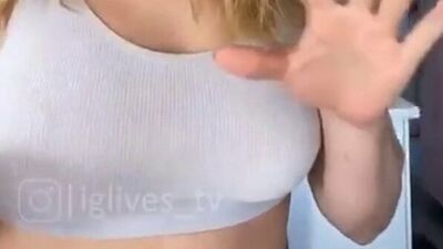Zbliżenie na sportowy stanik Peyton List