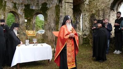 Abkhazie : service religieux pour la reconstruction de l'église du village de Duripsh, le 3 mai 2019