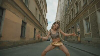 Ekaterina Ivanchikova – Iowa (IOWA) – „Schlecht tanzen“ (2017) 1080p