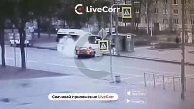Таксі врізалося в рейсовий автобус у Санкт-Петербурзі
