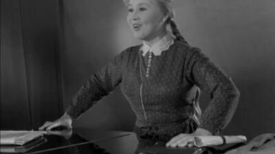 Ekaterina Savinova - Ao longo da Piterka \ Ária de Rosina (Frosya Burlakova do filme «Venham amanhã», 1962)