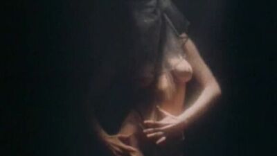 Ekaterina Semenowa nago w filmie „Grzesznica w masce” (1993)