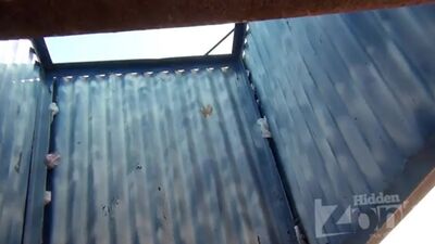 Dwie urocze nastolatki w kabinie – podgląd z ukrytej kamery
