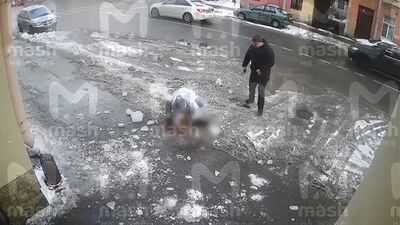 Um bloco de gelo matou um cão diante dos olhos de uma criança de 13 anos