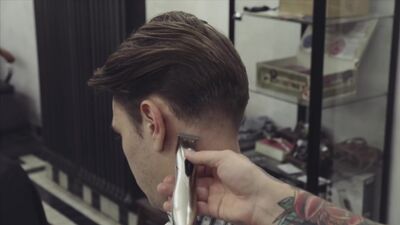 Corte de pelo con textura para hombre⁄Corte de pelo con puntas para hombre⁄Corte de pelo para hombre con cabello de longitud media