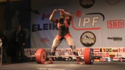 Rekord świata w martwym ciągu – 370 kg – ustanowiony przez młodego zawodnika Iana Bella w kategorii do 93 kg!