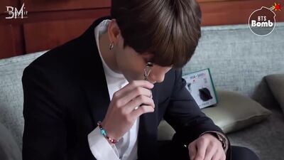 [Sous-titres en russe][BANGTAN BOMB] JK, le garçon curieux - BTS