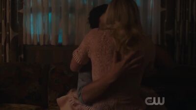 Riverdale, temporada 2, episodio 12 (el beso de Betty y Jughead) Riverdale, beso, Betty, Jughead, Bughead