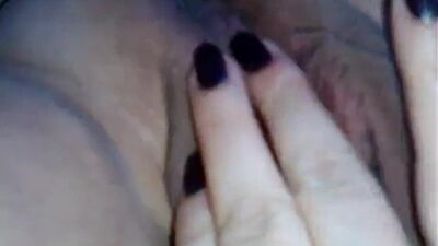Mature Showing and Masturbation Her Juicy Pussy