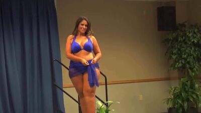 Thick Plussize Model Sublime