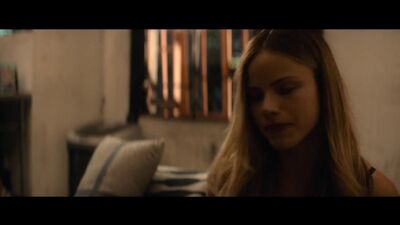 Halston Sage nua no filme «People You May Know» (2017)
