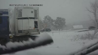 Prima di tutto \ Il camion ha rischiato di uccidere qualcuno \ il camion frigorifero ha sbandato