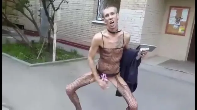 Дрочит на прохожих девушек - порно фото pechi35.ru Дрочит на прохожих девушек - порно фото pechi35.ru