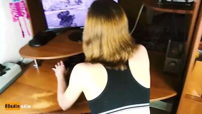 J'ai baisé une joueuse de CS:GO dans la chatte - porno
