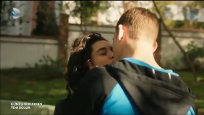 Cena do beijo entre Kerem e Zeynep em câmara lenta (episódio 18).mp4
