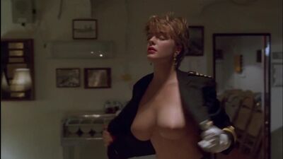 Erika Eleniak - Sob Cerco / Erika Eleniak - Under Siege (1992)