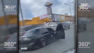 Uma Lada com a suspensão rebaixada e as portas abertas percorreu Moscovo pela MKAD. O condutor pediu desculpa.mp4