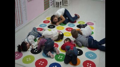 Baile al son de la canción «El espantapájaros» de Zheleznova