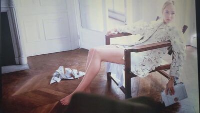 Ein Sperma-Tribut für Jennifer Lawrences Füße