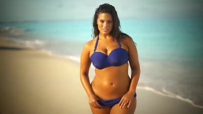 Ashley Graham — Modelo de tamanho grande — Mulheres com curvas — Sessão fotográfica de nudez