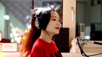 Pharrell Williams - Happy (cover de J.Fla)/Uma asiática canta lindamente