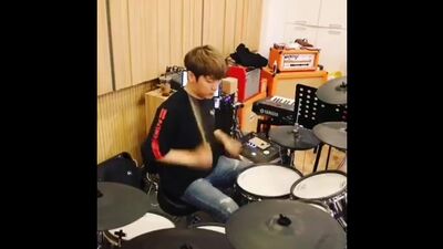 [Vários] 19/06/2018 Minhwan, do grupo FTISLAND, respondeu ao desafio de Dowon