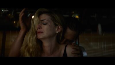 Anne Hathaway (cenas de sexo de Anne Hathaway em «Serenity», 2019)