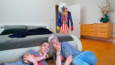 [A4] Гра в хованки від СТРАШНОГО КЛОУНА в будинку о 3-й годині ночі!