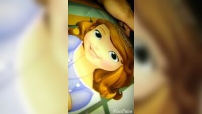 Sofia, la prima scopata con uno spruzzatore da pallavolo da spiaggia