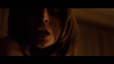 Eliza Dushku - Locked In (2010) (scène de lit érotique tirée du film « Une célébrité baise nue » - scène de sexe)
