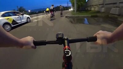 Pasażer taksówki otworzył ogień do rowerzystów w centrum Krasnojarska