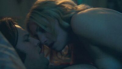 Scène de sexe avec nudité mettant en scène Ari Graynor dans le film « I'm Dying » Herescandalplanet