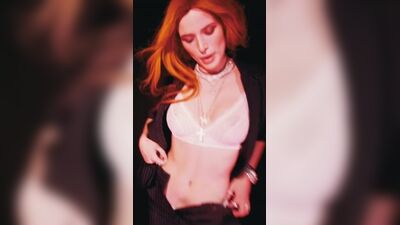 Bella Thorne - Pussy Mine (Vidéo officielle)