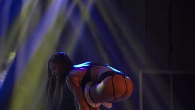Markéta Štroblová (Little Caprice) - Su primer striptease en público